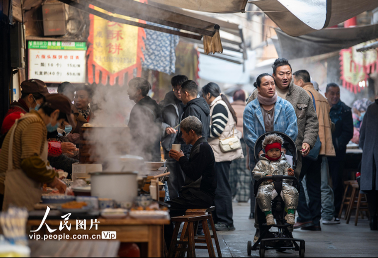 浙江兰溪：古镇早茶街迎客来