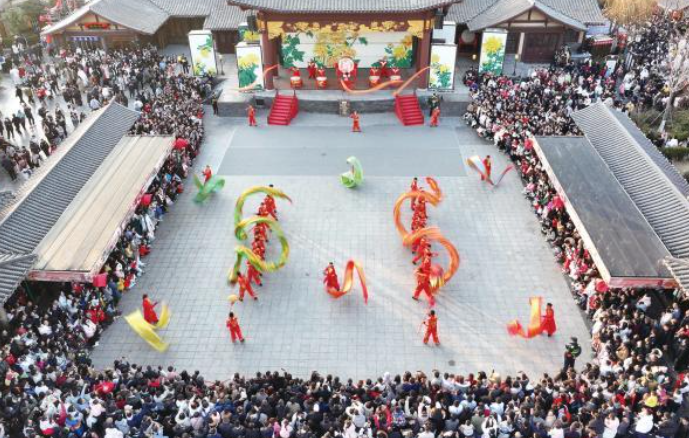 假日期间各地消费市场持续升温 春节经济“热辣滚烫”