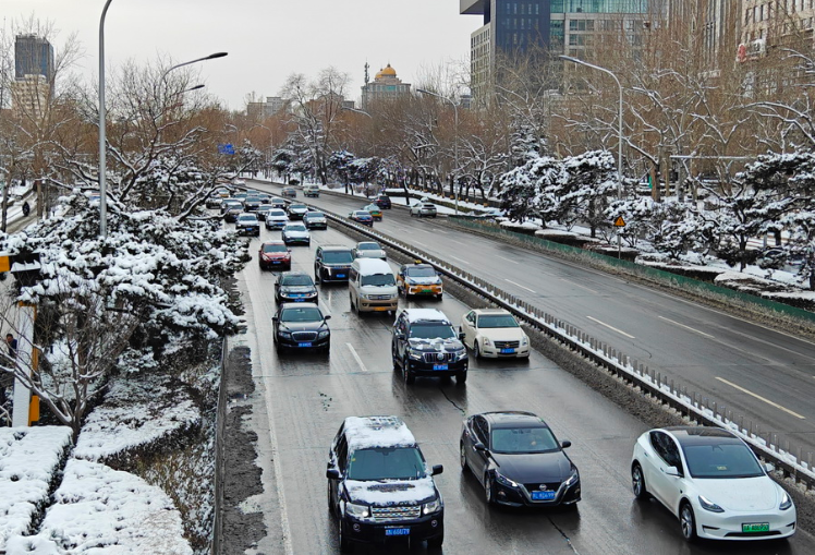 北京迎来龙年首场降雪