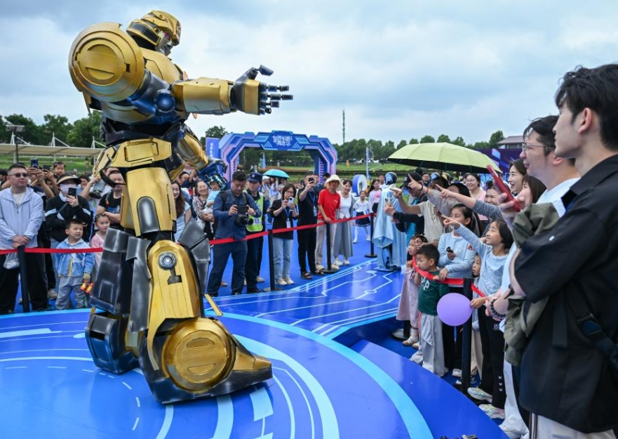 “世界机器人嘉年华”在武汉举行