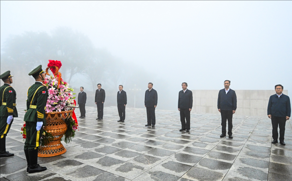 习近平在山西阳泉市向抗战烈士敬献花篮并参观百团大战纪念馆