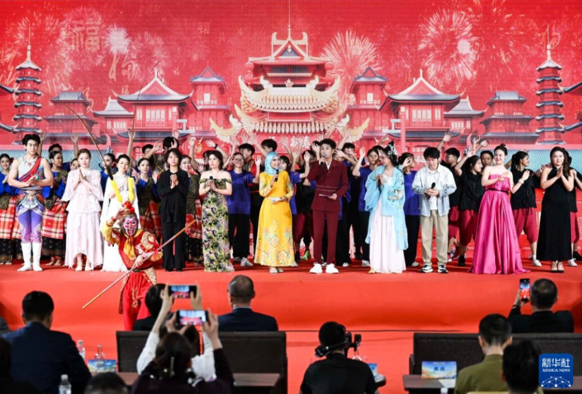 “切水情长 一起过年”——中马迎春大联欢在马来西亚启幕