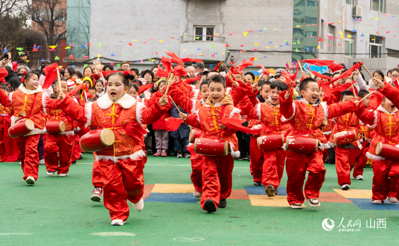 山西太原：“娃娃庙会”迎元宵