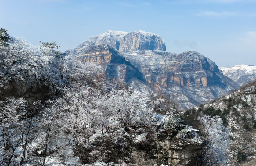 河北武安：太行叠素千峰秀 一川雪色半湖春