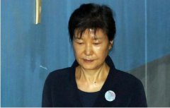 朴槿惠入狱4个月传出7种病，常对墙喃喃自语