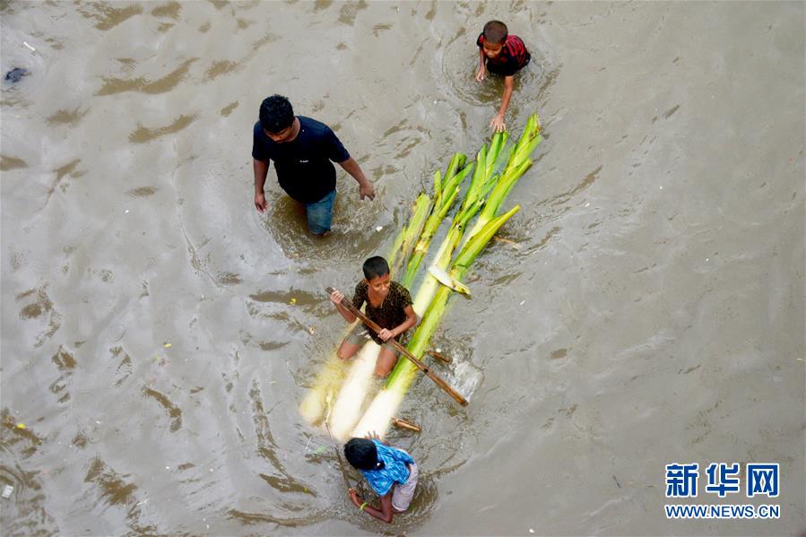 孟加拉国首都达卡发生严重内涝