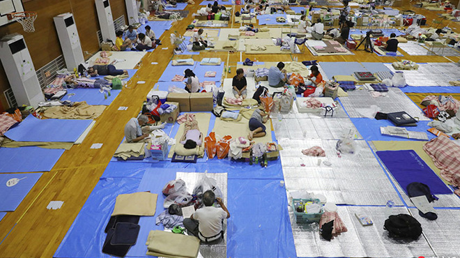 日本暴雨已致200人死亡 灾民体育馆内打地铺避难