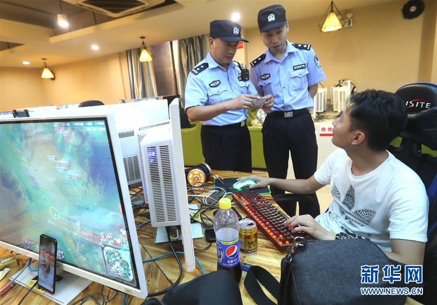 上海警方夜巡夜查 全市范围专项整治