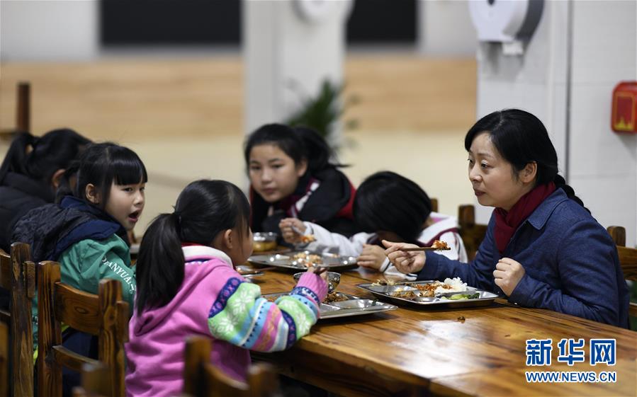 （图片故事）（5）湘西大山深处：125个孩子一个“家”