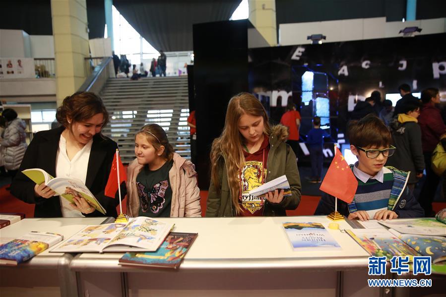 （国际）（1）中国图书在罗马尼亚高迪亚姆斯国际图书展上受欢迎