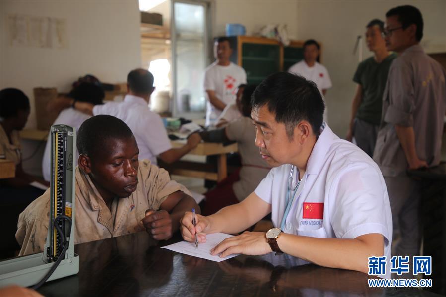 （XHDW）（3）中国援卢旺达医疗队到中国援建项目义诊