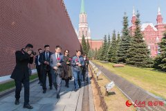 莫斯科华侨华人祭扫红场华人墓碑