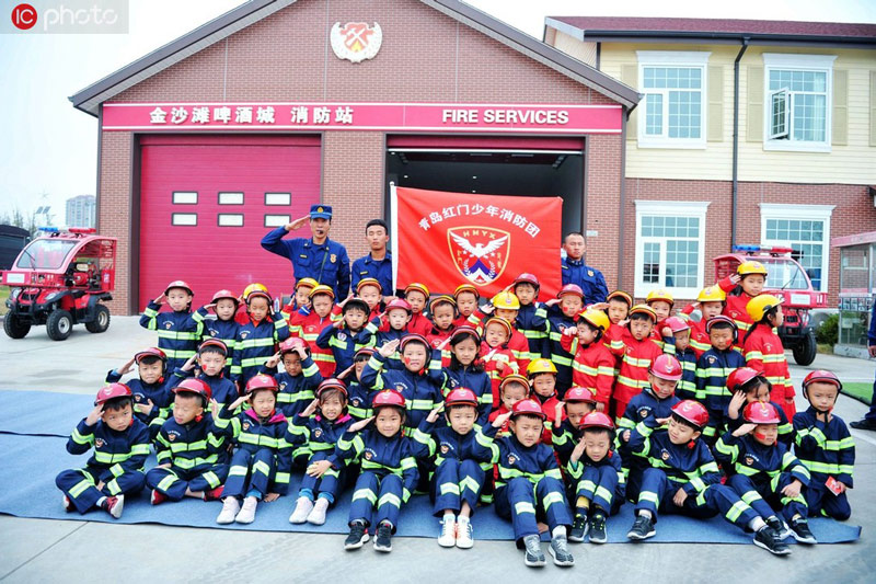 青岛消防意识从娃娃抓起 首支少年消防团成立