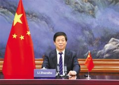 栗战书:团结合作是抗击疫情最有力的武器