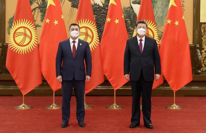 习近平会见吉尔吉斯斯坦总统扎帕罗夫